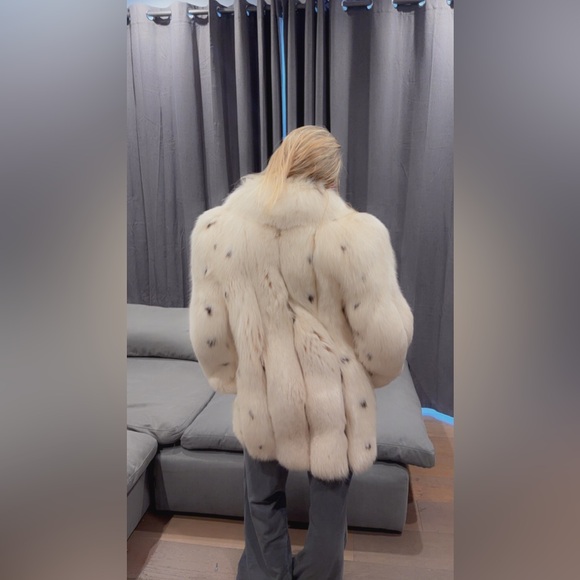 SOLD !!! 🚨🚨
SOLD!!!  🚨🚨
SOLD!!!  🚨🚨.           ***Chloe Fox Fur Coat*** - Picture 4 of 14